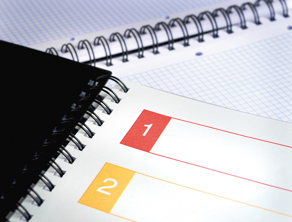 CUADERNO ESPIRAL LIDERPAPEL A5 MICRO EXECUTIVE TAPA PLASTICO 100H 80GR CUADRO 5MM 5 SE PARADORES CON GOMILLA AZUL